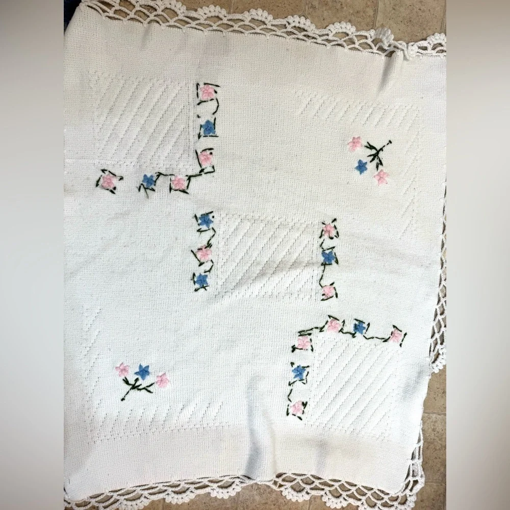 Handmade Dainty White Floral Crocheted and Embroidered Blanket /Throw VTG